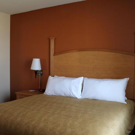 Mainstay Suites Watford City - Event Center Стая снимка