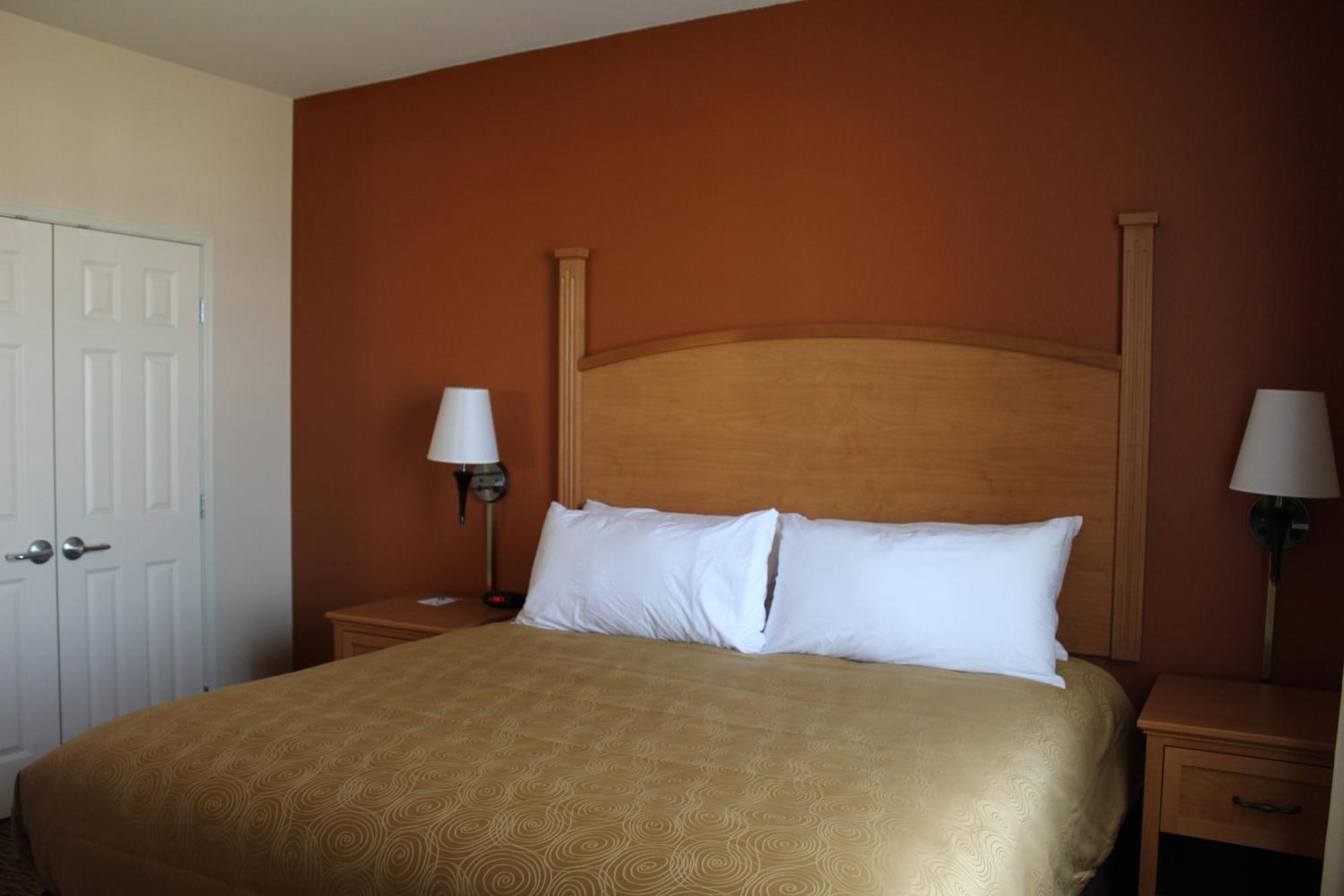 Mainstay Suites Watford City - Event Center Стая снимка